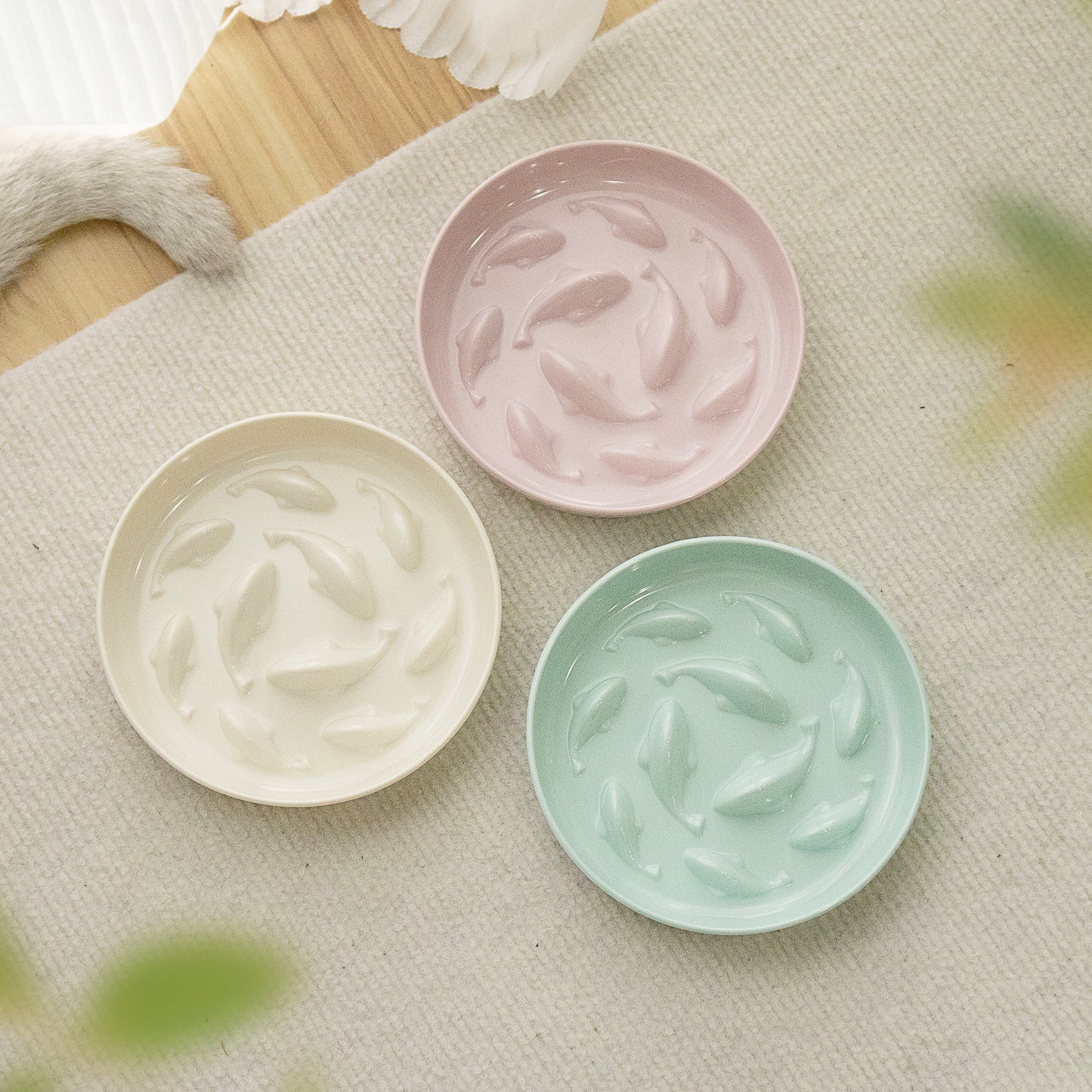 Slow Feeding Bowl for Cats & Dogs – Anti-Choke Goldfish Design Melamine Pet Feeder